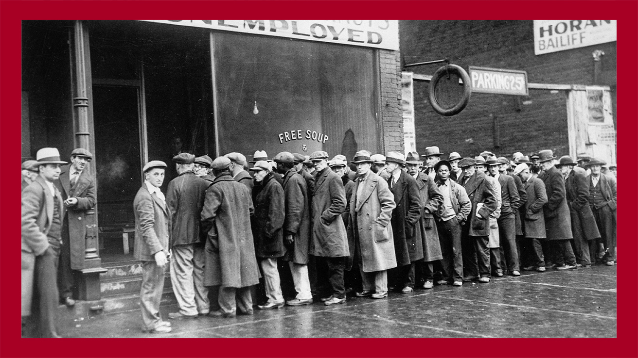 Великая депрессия - далеко не самая яркая страница истории США. На фото очередь безработных мужчин у бесплатной столовой, открытой Аль Капоне в эпоху депрессии (Чикаго, 1931)